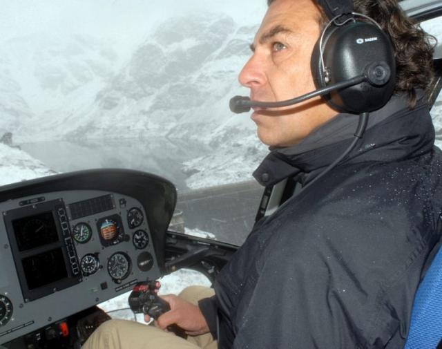 Météo difficile, ce matin-là. Bruno Martin est très concentré au-dessus du barrage ariégeois - Photo Pierre Challier