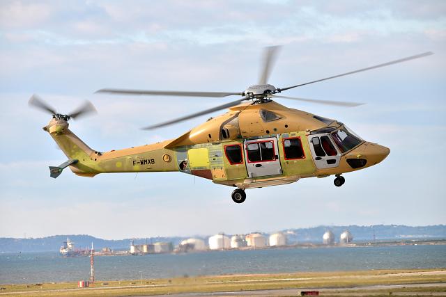 L'EC175 d'Eurocopter confirme sa position de leader sur le segment de marché des hélicoptères biturbine de moyen tonnage - Photo © Eurocopter Patrick Penna