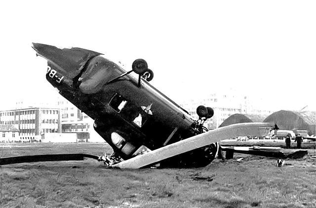Accident du Sikorsy S-55 F-BGIZ à Issy-les-Moulineaux, le 12 novembre 1952 - Photo collection D. Rossens