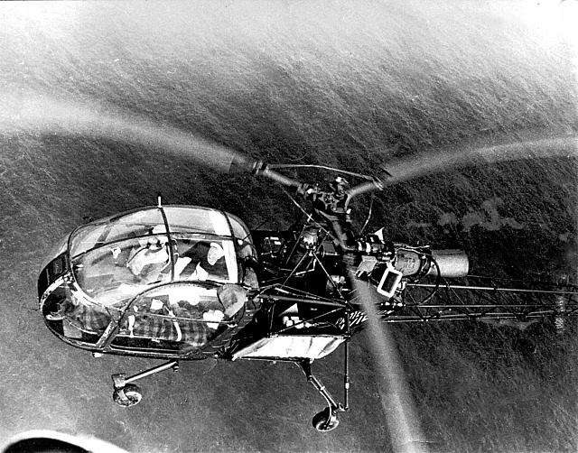 Alouette 2 F-BJHN Protection civile avec flottabilité et civière intérieure- Vue Air-Air prise vraisemblablement depuis un Bell 47 - Photo DR