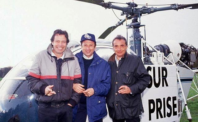 Alouette 2 F-GFZQ d'Heli-Plaisance avec de gauche à droite : Michel Leeb, Michel Drucker et Michel-Sardou lors de l'émission de TV Surprise sur Prise, en 1994 - Photo DR