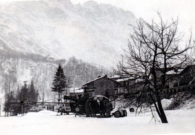 Alouette 2 F-MJAW Gendarmerie avec l'hélicoptère SAR italien- Photo DR collection Pierre Rossignol et Roger Drouin