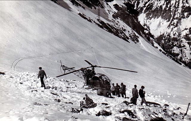 Alouette 2 F-MJAW Gendarmerie sur le lieu de crash - Photo DR collection Pierre Rossignol et Roger Drouin