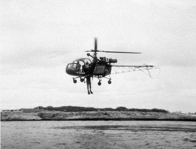 Alouette 2 F-ZBAB Protection civile version roues avec plongeur - Photo DR