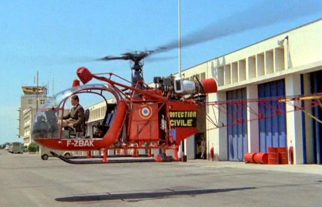 Jean Van Den Broeck fait décoller l'Alouette II F-ZBAK équipée de son treuil de 25 m (Dragon 06) de la Protection civile (Base de Nice) depuis l'Aéroport Nice-Côte d'Azur en 1970 - Photo DR