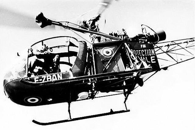 Lucien Labous, alors âgé de 32 ans, est promu chef de la toute nouvelle base de la Sécurité civile dans le Finistère, à Pluguffan. Il volait sur une Alouette II, ici sur l'Alouette 2 F-ZBAN Protection civile - Photo DR