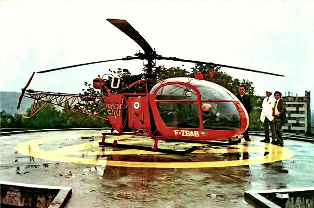 Alouette 2 F-ZBAB de la Protection civile posée sur la DZ de la Clinique du parc à Charleville-Mézières début vers 1975 - Photo DR