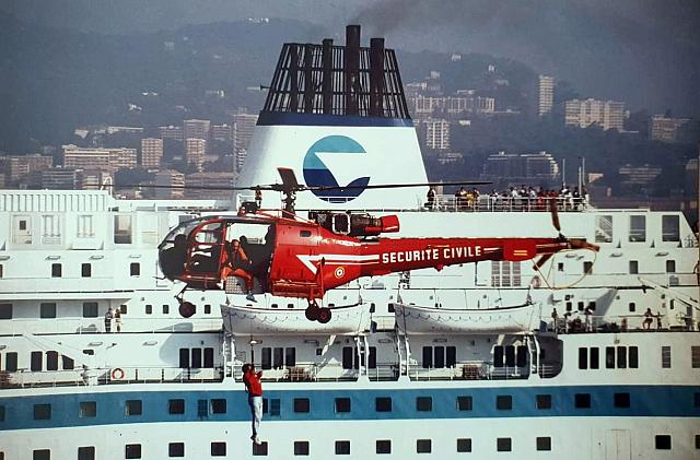 L'Alouette III Dragon 2B, lors d'une intervention pour une évacuation, le 21 juillet 1991 quelques heures avant son crash dans les montagnes prêt d'Ajaccio - Photo DR