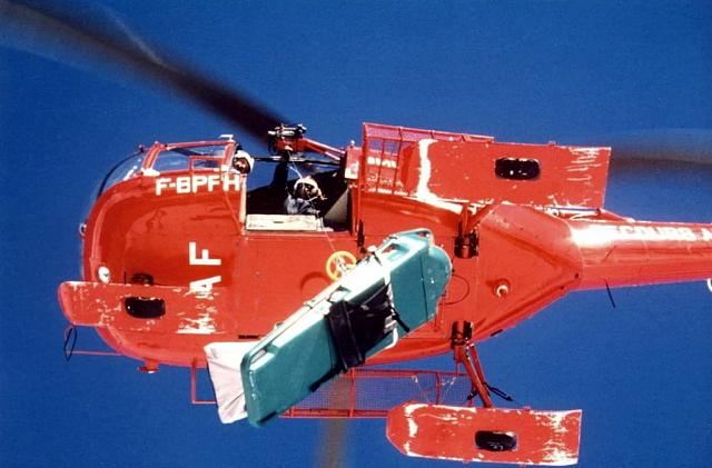 Alouette 3 SA-316B F-BPPH du SAF en hélitreuillage civière, fin des années 80 - photo DR