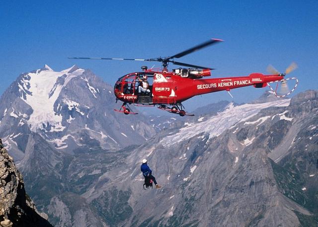 Alouette 3 SA-316B F-BPPH du SAF en cours d'hélitreuillage dans le massif de la Vanoise (La Grande Casse en arrière-plan), vers été 1988 - Photo © DR
