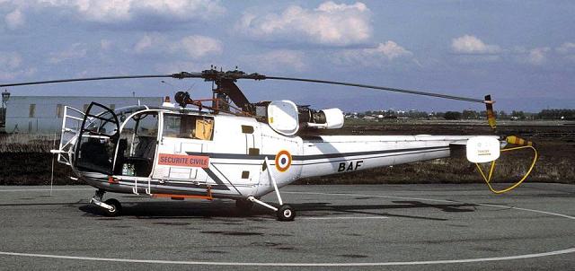 Alouette 3 F-ZBAF livrée blanche Sécurité civile immatriculation 3 lettres sous les bandes, en 1983 à Entzheim (Alsace) - Photo Luc Jérome