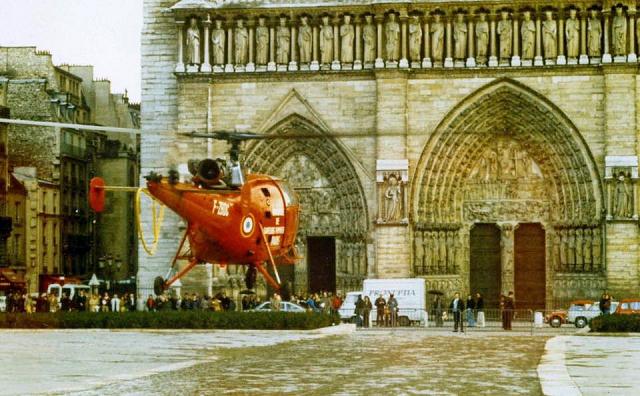 Alouette 3 F-ZBDC BSPP décollant du parvis de la cathédrale Notre-Dame à Paris - Photo DR