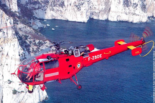 Alouette 3 F-ZBDE Securité civile avec 5 lettres sur poutre de queue - Photo MAE