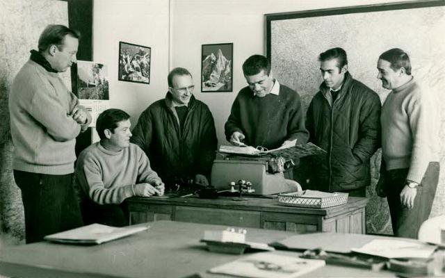Les équipages de la Base Protection civile d'Annecy avec de gauche à droite : Christian GRAVIOU, Paul ROUET, Jacques BERARD, Jean-Louis LUMPERT, Francis RIERA et Louis MARET - Photo Archives Sécurité civile