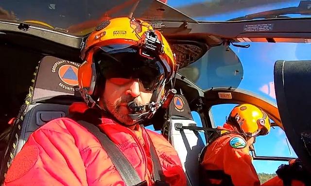 L'équipage (pilote et MOB) aux commandes de l'EC 145 F-ZBQE Dragon 63 - Photo France 5