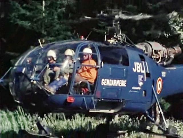 Alouette 3 F-MJBL Gendarmerie se pose sur la DZ des Bois en 1974, tournage film "La mort d'un guide sorti en 1975) - Photo DR