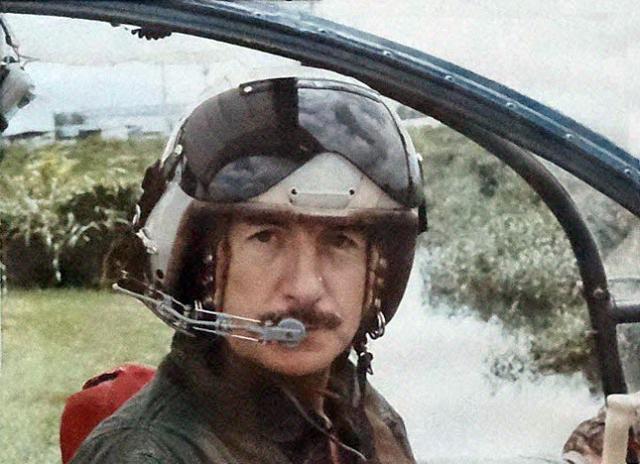 Fernand Janet aux commandes d'une Alouette II F-MC__ Gendarmerie en Guyane entre 1975 et 1978 - Photo DR collection F. Janet