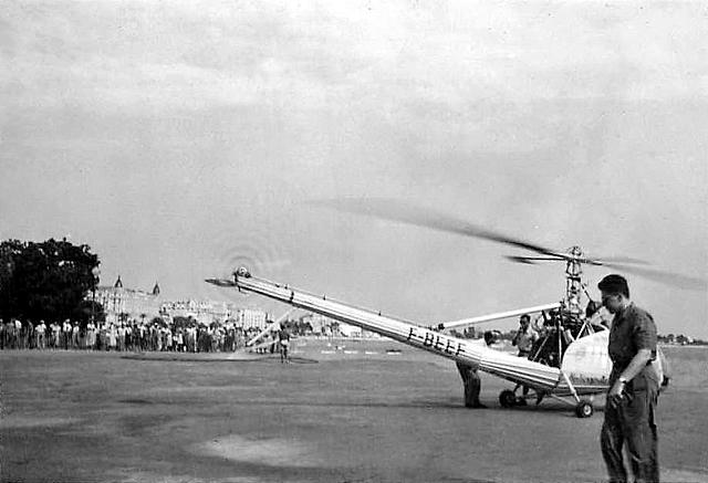 Hiller 360 F-BEEF à Nice Hôtel Negresco en arrière-plan, le 15 août 1950 - Photo DR