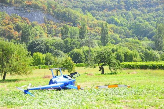Le soleil tapant dans son pare-brise, le pilote n'a pas vu les câbles à haute-tension situés sous lui… - Photo DL