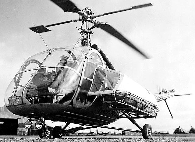 Le capitaine Alexis Santini, aux commandes, à la réception du Hiller n°126 F-OAHA en 1950 - Photo collection D. Roosens