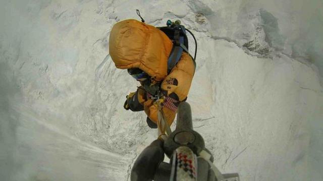  Gautam Sudarshan, premier secouru par treuillage à 7800 mètres d'altitude