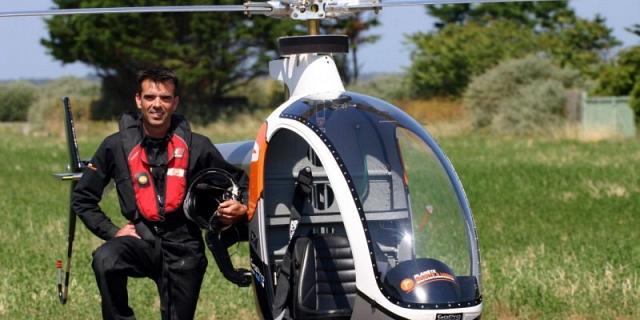 Michaël Morin a fabriqué lui-même son hélicoptère Mosquito XEL équipés de flotteurs 17-XW. Plus de 2 000 heures de travail ont été nécessaires - Photo © Planète Sports et Loisirs