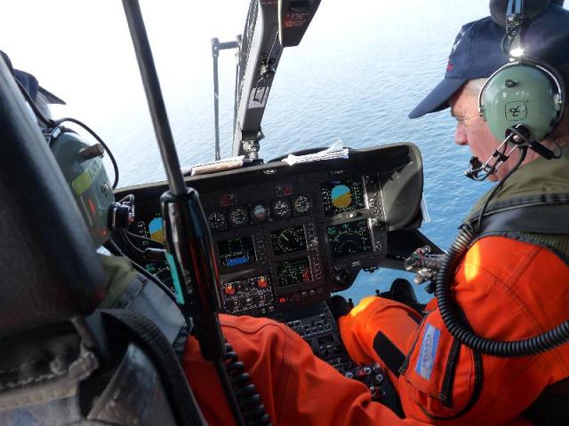 L'équipage aux commandes de l'EC 135 F-ZBGG - Photo lacharentelibre.fr