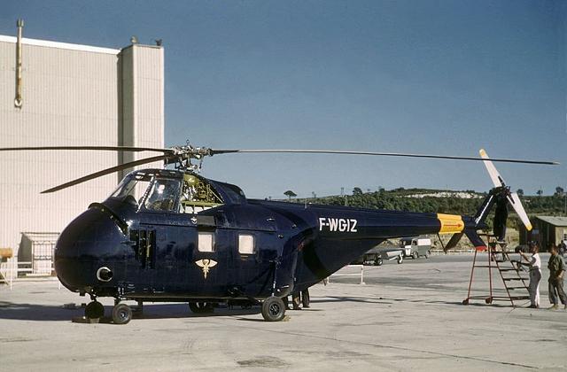Sikorsy S-55 F-WGIZ sur le tarmac de l'usine de la SNCASE en octobre 1952 ; il deviendra F-BGIZ - Photo DR collection Daniel Liron