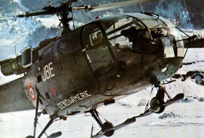 Alouette 3 F-MJBE Gendarmerie en version kaki, équipée skis dan le (...)