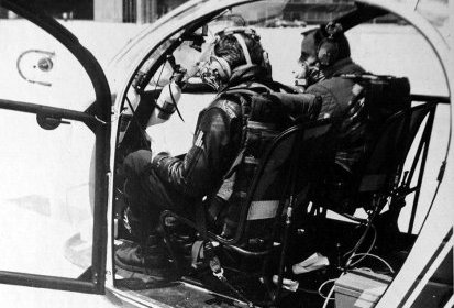 Lama avec aux commandes l'équipage Jean Boulet et Gérard Boutin équipés (…)