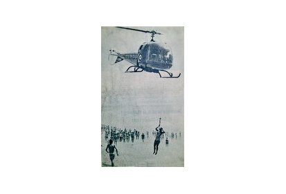 Hélitreuillage avec le Bell 47 J3 de la Protection civile à Lacanau-Océan - (…)