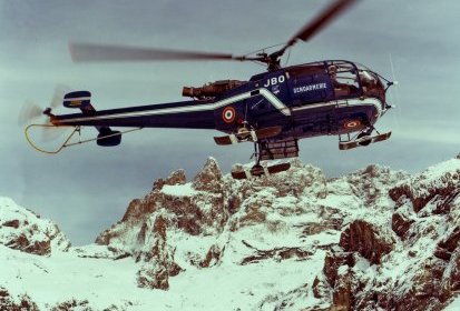 Alouette 3 F-MJBO Gendarmerie en vol dans le massif du briançonnais - Photo (...)