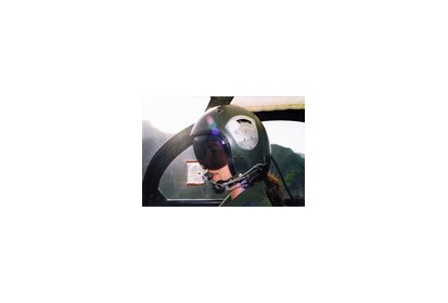 Christine Mongreville aux commandes d'une Alouette II - Photo (…)