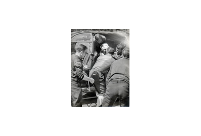 Secours avec l'Alouette 3 F-ZBAS, Paul Rouet est dans la cabine, (…)