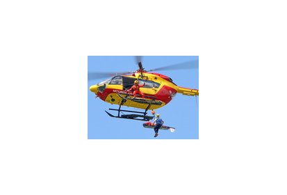Démonstration de treuillage avec l'EC 145 de la Sécurité civile - Photo (…)