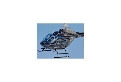Belles évolutions du Bell 206 de DZ en DZ - Photo © Patrick Gisle