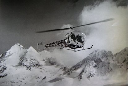 Bell 47 G2 F-BDVL d'Hélicoptère Service de Jean-Pierre BRIAND en vol - (...)
