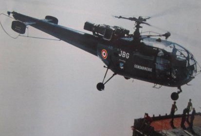 Alouette 3 F-MJBG Gendarmerie au-dessus d'un refuge en construction - (...)