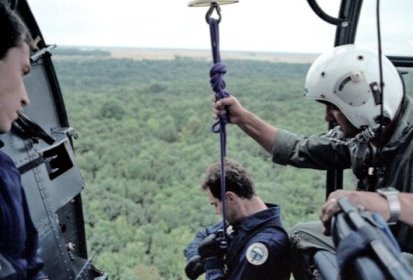 Alouette 3 Gendarmerie lors d'un exercice de descente en rappel avec le (...)