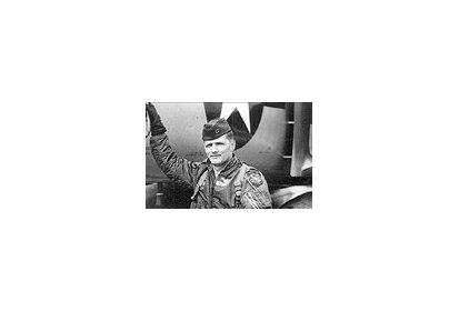 Le Captaine Wesley J. Brooks décédé dans le crash de son avion 1963 - Photo (…)