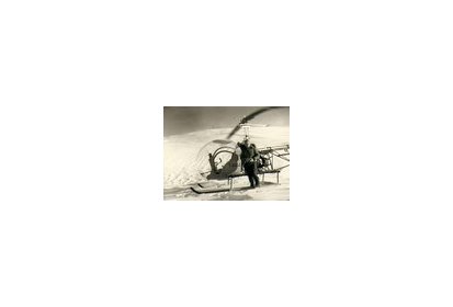 le 6 juin 1955, Jean Moine pose son Bell 47 G2 sur le sommet du Mont-Blanc - (…)