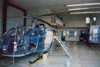 Alouette 2 F-MJAP Gendarmerie stationnée dans le hangar - Photo (...)