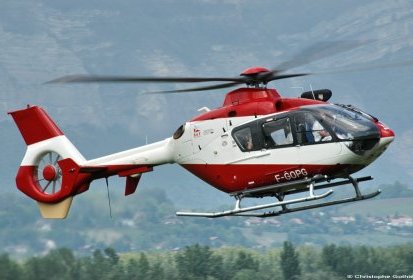 L'EC 135 F-GOPG du SAF pour le Samu38 en approche pour un (...)