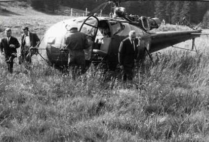 Alouette 3 F-MJAF Gendarmerie à Lioran arrivée dans la prairie des Saignes (...)