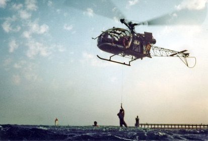 Alouette 2 F-MJAJ équipée de filtres anti-sable en exercice de treuillage (…)