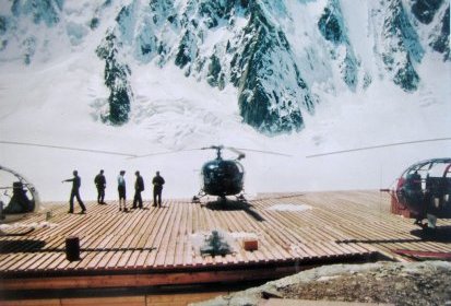Image historique ; sur le refuge d'Argentière CMBH (ou Heli-Services ?) (...)