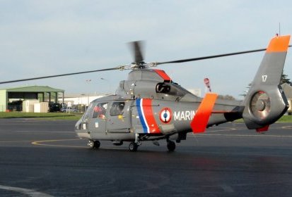 Un Dauphin de la 35F de passage - Photo © J-M Bergougniou