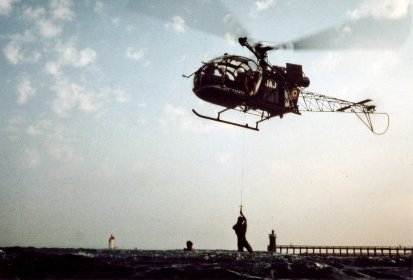 Hélitreuillage avec l'Alouette 2 F-MJAJ Gendarmerie - Photo DR (...)