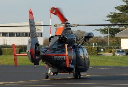Un Dauphin de la 35F de passage - Photo © J-M Bergougniou