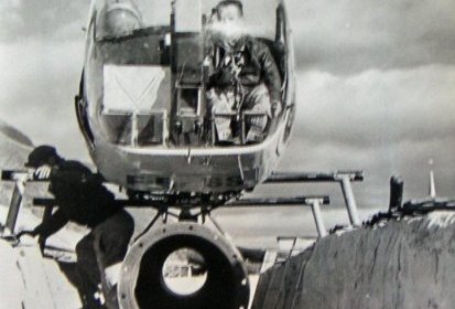 Autre type de transport (tuyaux) en Bell 47 G2 F-BGSS - Photo (...)